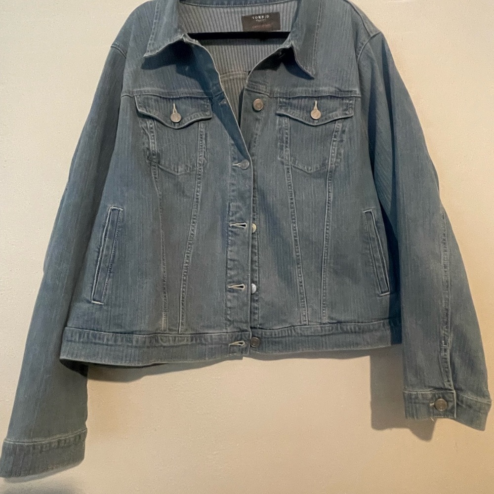 Torrid 4X NWT Light Blue Denim Jacket Plus Size Jean Jacket